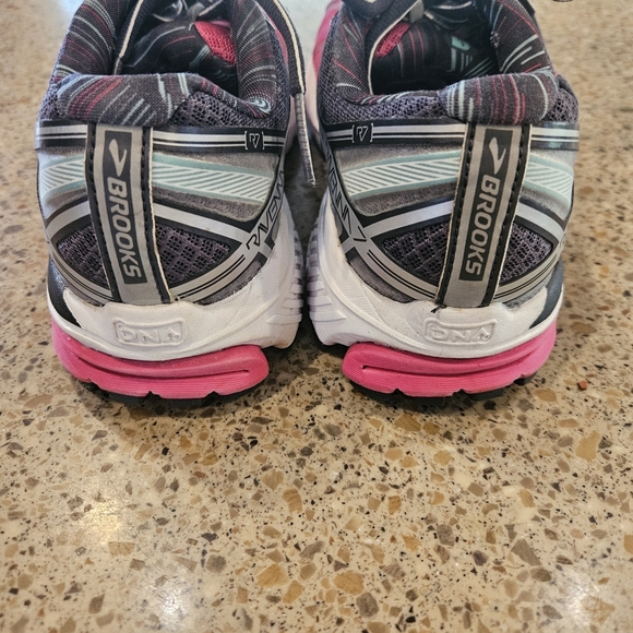 Brooks Ravenna 7 Running Shoe SZ 7 Pink Teal Sneakers Kicks Training Comfort - Picture 5 of 9
